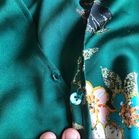 Green silky floral shirt - Picture 4 of 6